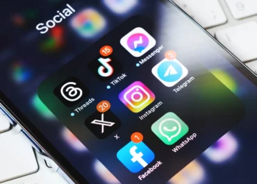 Blogs 5 The Strategic Advantages and Disadvantages of Social Media for Growing Businesses in 2026