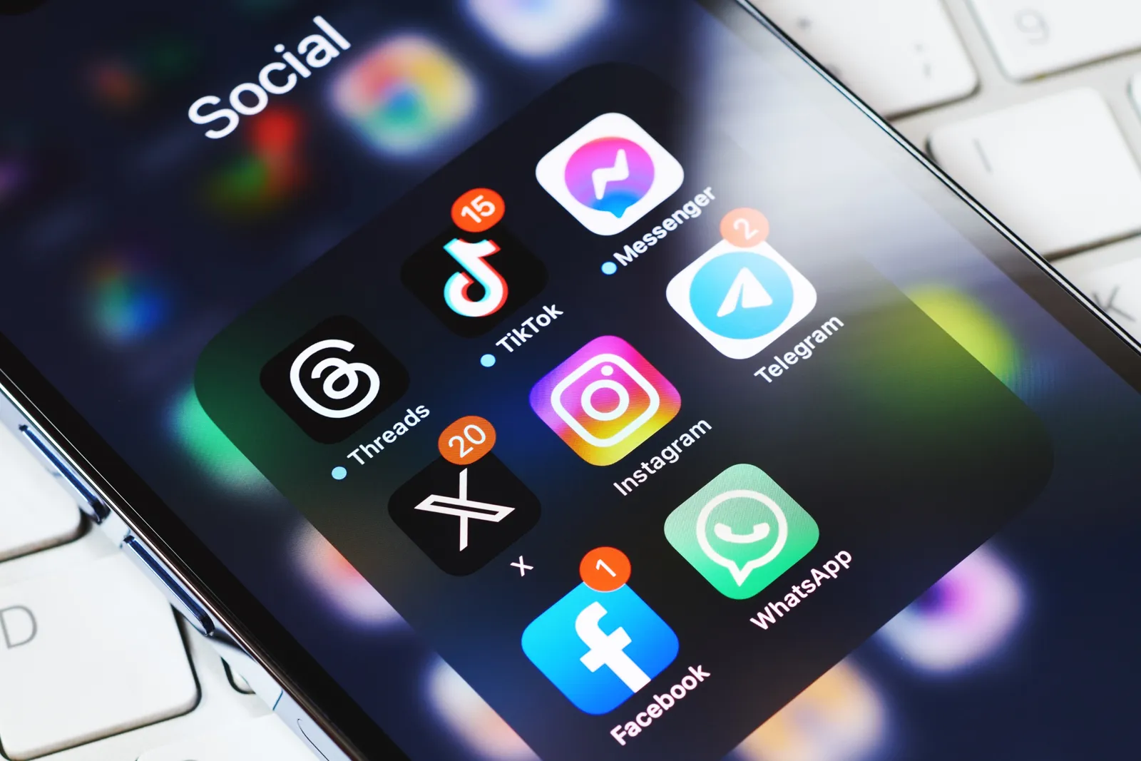 The Strategic Advantages and Disadvantages of Social Media for Growing Businesses in 2026 1 advantages and disadvantages of social media